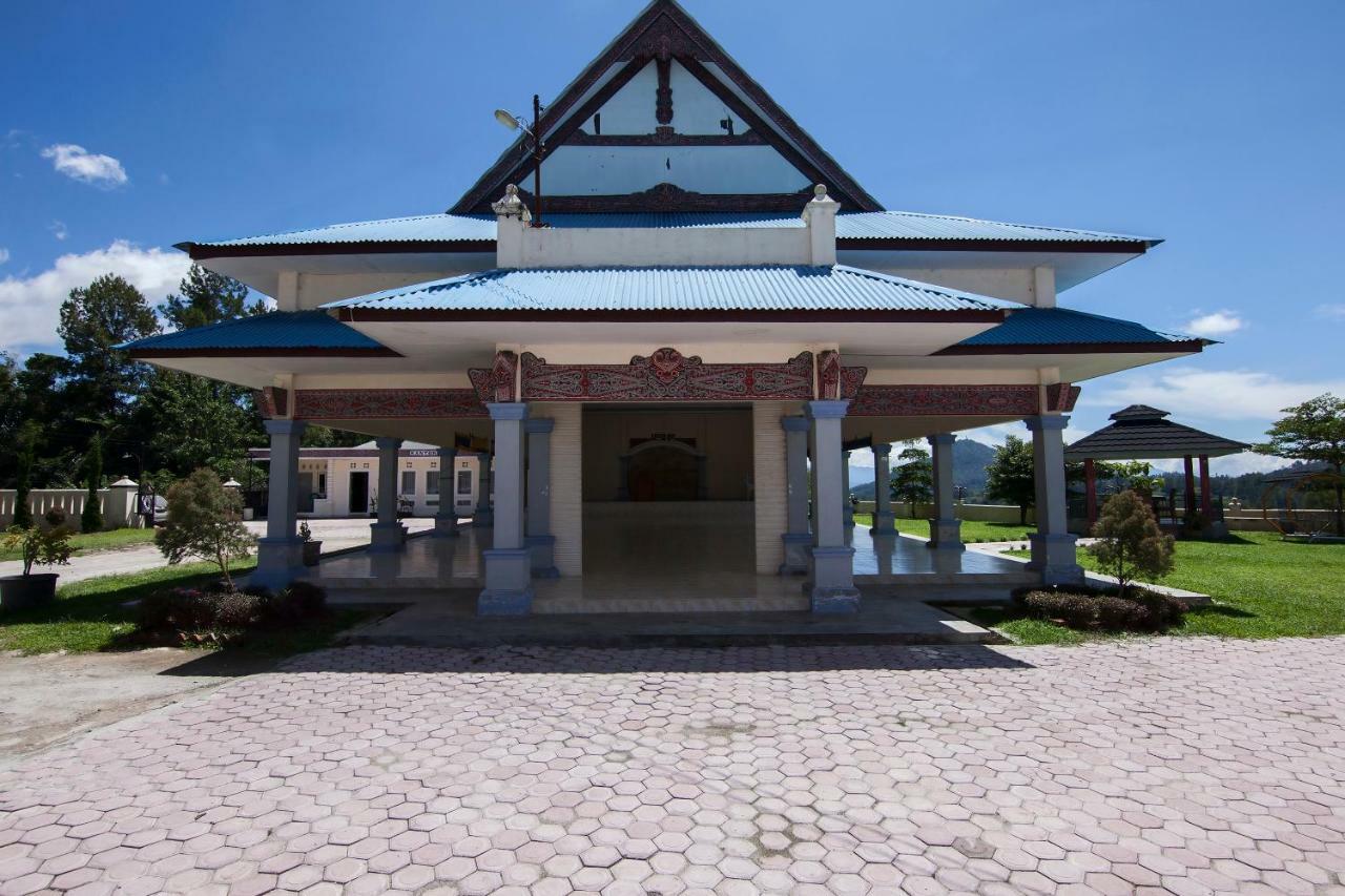 Oyo 719 Penginapan Panatapan Almonsari Resort Siborongborong Buitenkant foto