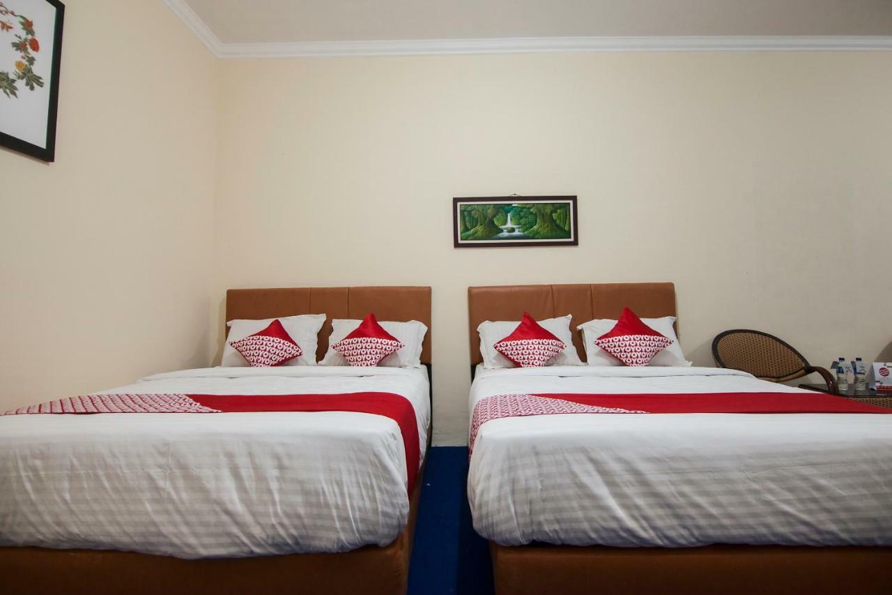 Oyo 719 Penginapan Panatapan Almonsari Resort Siborongborong Buitenkant foto