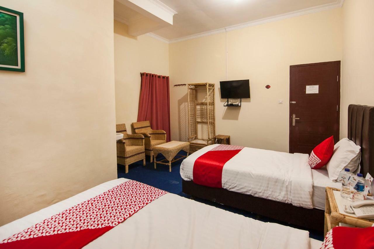 Oyo 719 Penginapan Panatapan Almonsari Resort Siborongborong Buitenkant foto